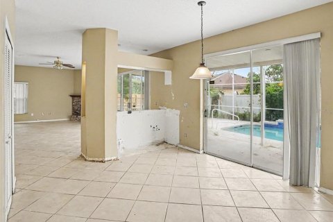 House in Apopka, Florida 5 bedrooms, 360.09 sq.m. № 2259137 - photo 5