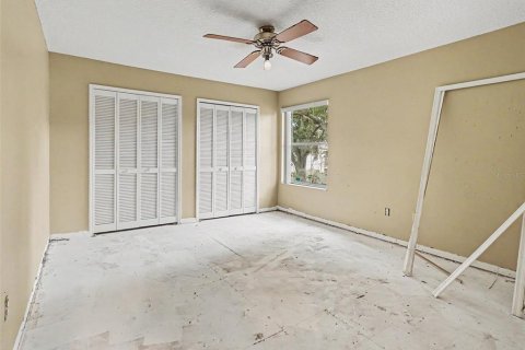 House in Apopka, Florida 5 bedrooms, 360.09 sq.m. № 2259137 - photo 13