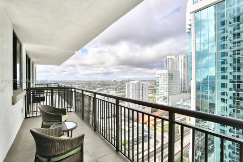 Condominio en alquiler en Miami, Florida, 1 dormitorio, 76.92 m2 № 2030968 - foto 7