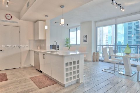 Condominio en Miami, Florida, 1 dormitorio № 2030968