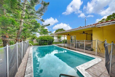 Casa en venta en Miami Lakes, Florida, 4 dormitorios, 180.23 m2 № 1927218 - foto 13