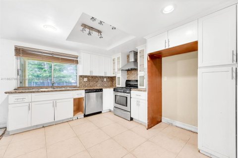 Casa en venta en Miami Lakes, Florida, 4 dormitorios, 180.23 m2 № 1927218 - foto 29