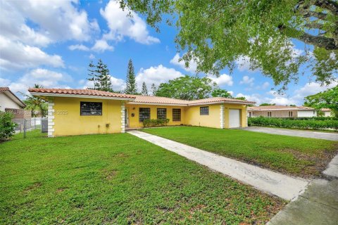 Casa en venta en Miami Lakes, Florida, 4 dormitorios, 180.23 m2 № 1927218 - foto 1