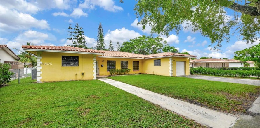 Casa en Miami Lakes, Florida 4 dormitorios, 180.23 m2 № 1927218