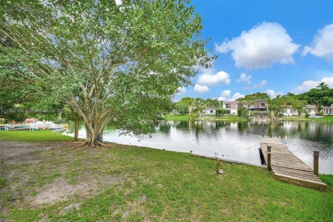 Casa en venta en Miami Lakes, Florida, 4 dormitorios, 180.23 m2 № 1927218 - foto 19