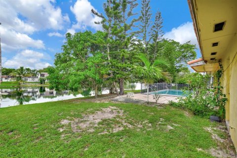 Casa en venta en Miami Lakes, Florida, 4 dormitorios, 180.23 m2 № 1927218 - foto 15