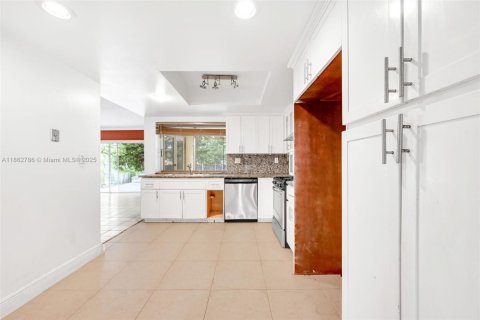 Casa en venta en Miami Lakes, Florida, 4 dormitorios, 180.23 m2 № 1927218 - foto 28