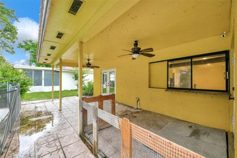 Casa en venta en Miami Lakes, Florida, 4 dormitorios, 180.23 m2 № 1927218 - foto 11
