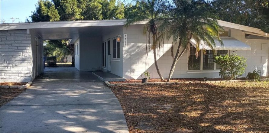 House in Bradenton, Florida 3 bedrooms, 115.2 sq.m. № 2393991