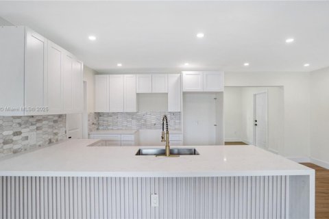 Купить виллу или дом в Санрайз, Флорида 3 спальни, 110.27м2, № 1924919 - фото 2