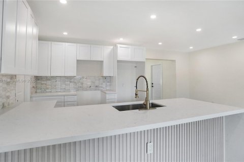 Купить виллу или дом в Санрайз, Флорида 3 спальни, 110.27м2, № 1924919 - фото 3