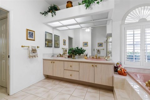 Casa en venta en Land O' Lakes, Florida, 4 dormitorios, 242.29 m2 № 1608668 - foto 25