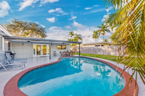 Купить виллу или дом в Форт-Лодердейл, Флорида 4 спальни, 184.32м2, № 2053874 - фото 1