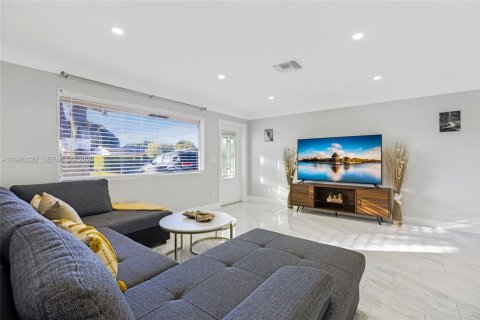 Купить виллу или дом в Форт-Лодердейл, Флорида 4 спальни, 184.32м2, № 2053874 - фото 4