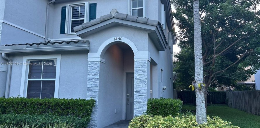 Таунхаус в Хомстед, Флорида 3 спальни, 123.37м2 № 1949787