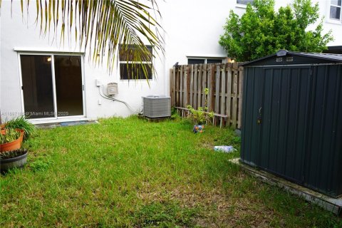 Снять в аренду таунхаус в Хомстед, Флорида 3 спальни, 123.37м2, № 1949787 - фото 16