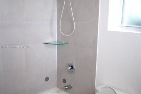 Снять в аренду таунхаус в Хомстед, Флорида 3 спальни, 123.37м2, № 1949787 - фото 5