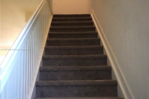 Снять в аренду таунхаус в Хомстед, Флорида 3 спальни, 123.37м2, № 1949787 - фото 18