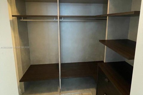 Купить кондоминиум в Майами, Флорида 1 спальня, 57.6м2, № 2253224 - фото 13