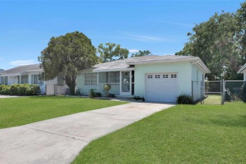 Villa ou maison à vendre à Gulfport, Floride: 2 chambres, 81.75 m2 № 1642118 - photo 2