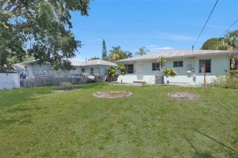 Villa ou maison à vendre à Gulfport, Floride: 2 chambres, 81.75 m2 № 1642118 - photo 4