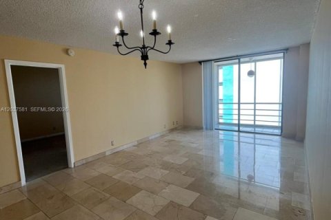 Copropriété à louer à North Miami Beach, Floride: 1 chambre, 78.22 m2 № 2334608 - photo 11