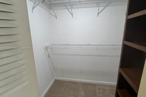 Copropriété à louer à North Miami Beach, Floride: 1 chambre, 78.22 m2 № 2334608 - photo 4