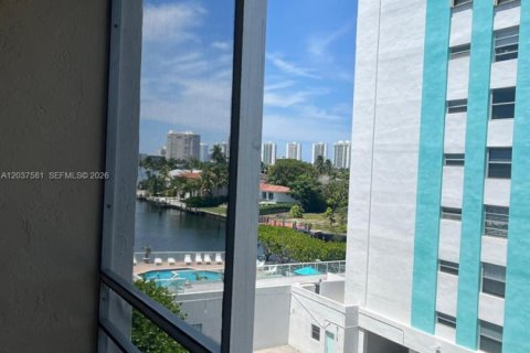 Copropriété à louer à North Miami Beach, Floride: 1 chambre, 78.22 m2 № 2334608 - photo 14
