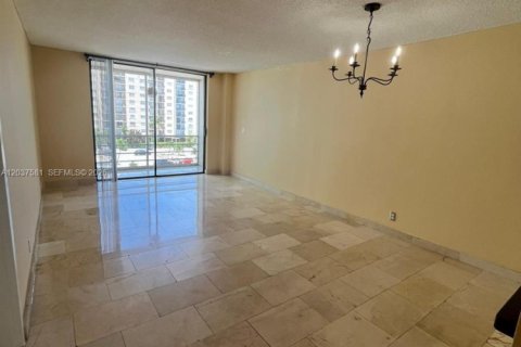Copropriété à louer à North Miami Beach, Floride: 1 chambre, 78.22 m2 № 2334608 - photo 12