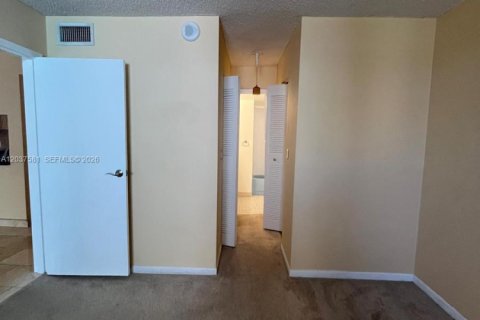 Copropriété à louer à North Miami Beach, Floride: 1 chambre, 78.22 m2 № 2334608 - photo 6