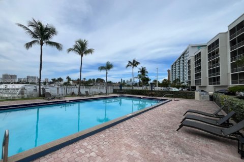 Copropriété à louer à North Miami Beach, Floride: 1 chambre, 78.22 m2 № 2334608 - photo 21