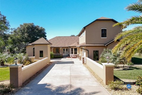 Villa ou maison à vendre à Umatilla, Floride: 4 chambres, 364.83 m2 № 1544084 - photo 1