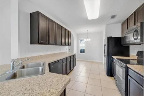 House in Lake Alfred, Florida 3 bedrooms, 148.64 sq.m. № 2115938 - photo 7