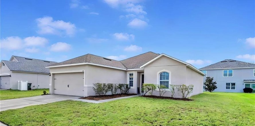 House in Lake Alfred, Florida 3 bedrooms, 148.64 sq.m. № 2115938