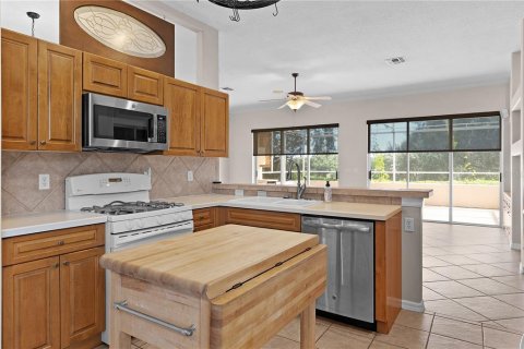 House in Clermont, Florida 2 bedrooms, 177.26 sq.m. № 1851434 - photo 16