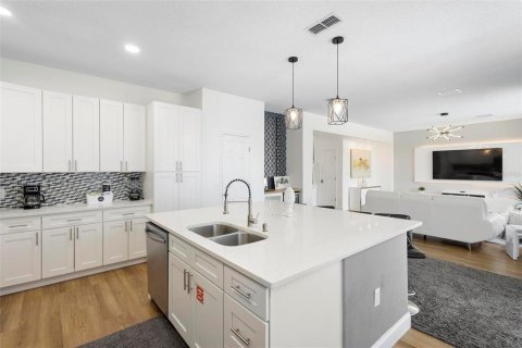 House in Kissimmee, Florida 6 bedrooms, 288.74 sq.m. № 1089672 - photo 7
