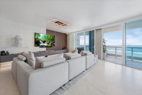 Condominio en venta en Miami, Florida, 3 dormitorios, 262.45 m2 № 1745602 - foto 12