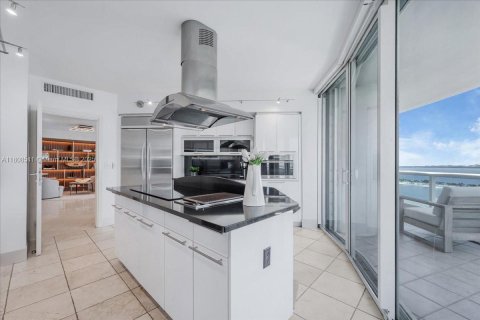 Condominio en venta en Miami, Florida, 3 dormitorios, 262.45 m2 № 1745602 - foto 25