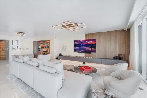 Condominio en venta en Miami, Florida, 3 dormitorios, 262.45 m2 № 1745602 - foto 10