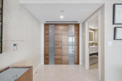 Condominio en venta en Miami, Florida, 3 dormitorios, 262.45 m2 № 1745602 - foto 14