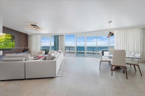 Condominio en venta en Miami, Florida, 3 dormitorios, 262.45 m2 № 1745602 - foto 3