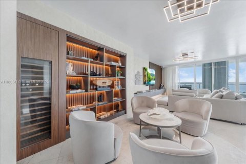 Condominio en venta en Miami, Florida, 3 dormitorios, 262.45 m2 № 1745602 - foto 6