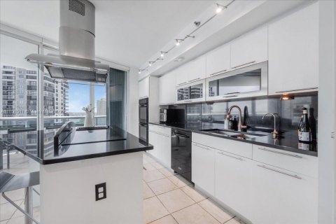 Condominio en venta en Miami, Florida, 3 dormitorios, 262.45 m2 № 1745602 - foto 22