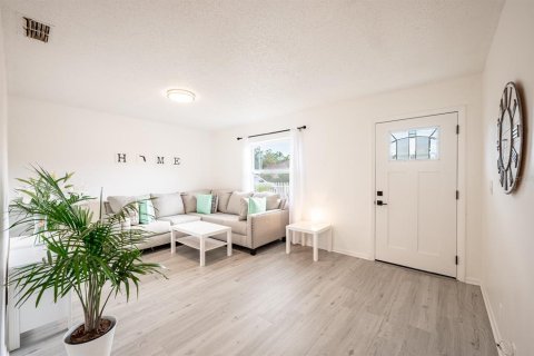 Casa en venta en Saint Petersburg, Florida, 3 dormitorios, 97.55 m2 № 1905356 - foto 8