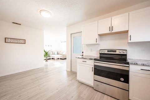 Casa en venta en Saint Petersburg, Florida, 3 dormitorios, 97.55 m2 № 1905356 - foto 15