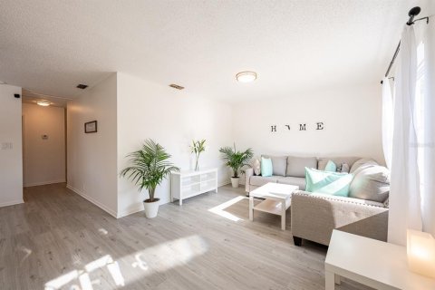 Casa en venta en Saint Petersburg, Florida, 3 dormitorios, 97.55 m2 № 1905356 - foto 6