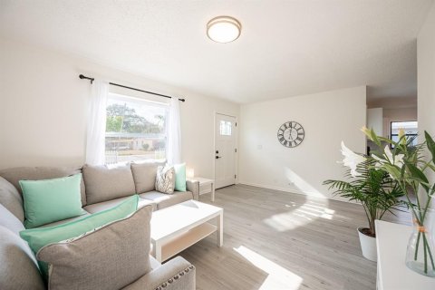Casa en venta en Saint Petersburg, Florida, 3 dormitorios, 97.55 m2 № 1905356 - foto 9