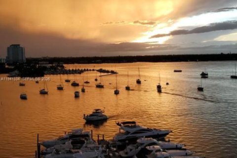 Condominio en alquiler en North Bay Village, Florida, 41.06 m2 № 1998405 - foto 8