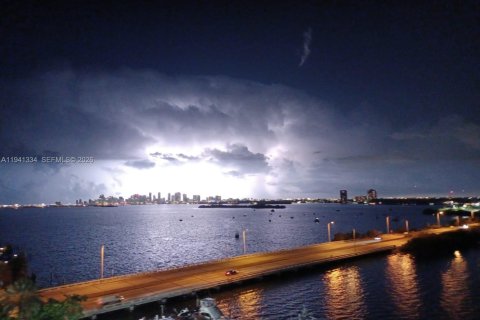 Condominio en alquiler en North Bay Village, Florida, 41.06 m2 № 1998405 - foto 9