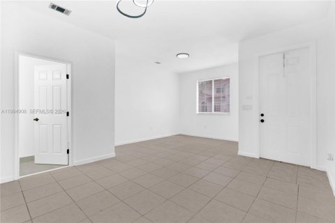 Townhouse in Miami Gardens, Florida 3 bedrooms, 131.83 sq.m. № 2058802 - photo 9